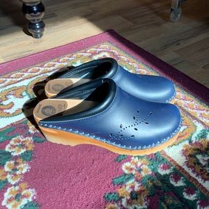 Troentorp O'Keefe Clog Navy Blue Black Wooden Shoes Leather Floral EU 39 US 9.5
